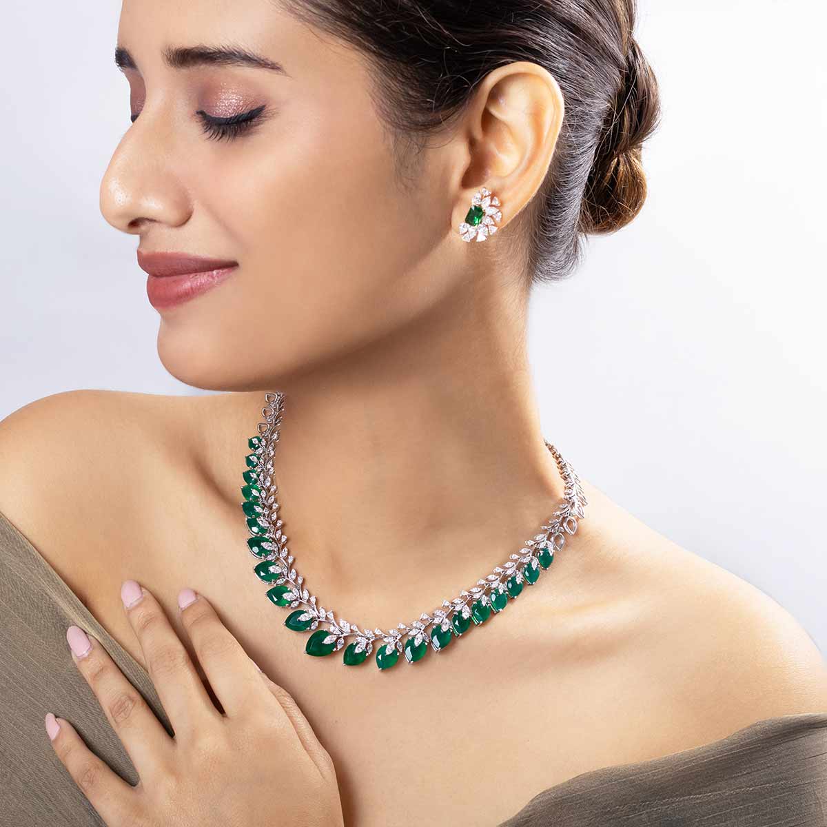 The Green Wonder Bedazzling Aarya Vora: Lush Forest Nocturne Diamond Necklace